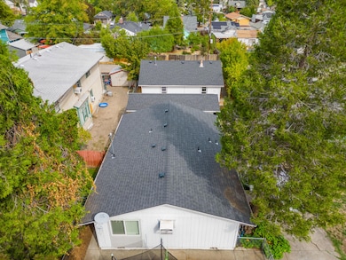 1036 W 12th St, Medford, OR 97501 - photo 7