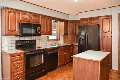 Fully applianced kitchen!