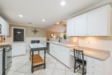 2004 Plantation Dr, Friendswood, TX 77546 - photo 7