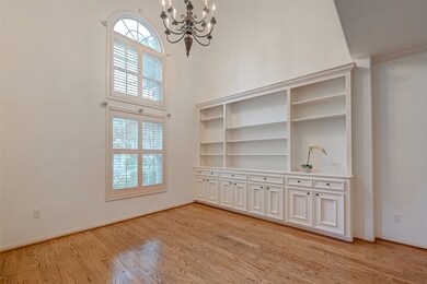 1139 Bayou Island Dr, Houston, TX 77063 - photo 4