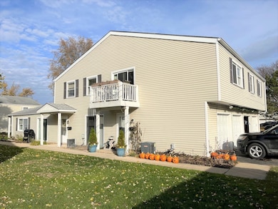 334 Joan Ct unit B, Bartlett, IL 60103 - photo 2