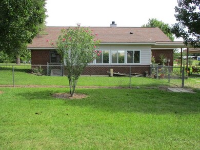 805 W Bay Ave, Doerun, GA 31744 - photo 5