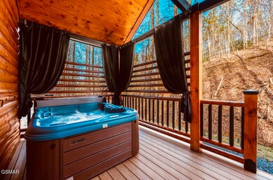 Hot_Tub_Exterior