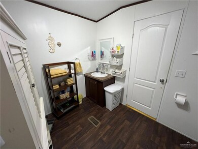 301 E Oscar Gonzalez Ave, Elsa, TX 78543 - photo 7