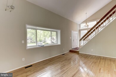11809 Tree Fern Ct, Reston, VA 20191 - photo 4