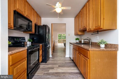 2040 Forest Hill Ln, Crofton, MD 21114 - photo 4