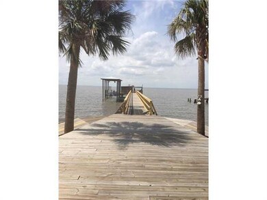 View. Great View from the entrance to the pier....