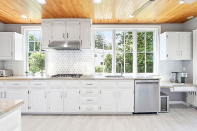 186 Woodward St unit SF, Newton Highlands, MA 02461 - photo 3