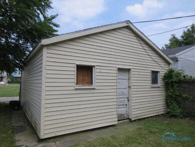 Detached Garage (Alley Access)
