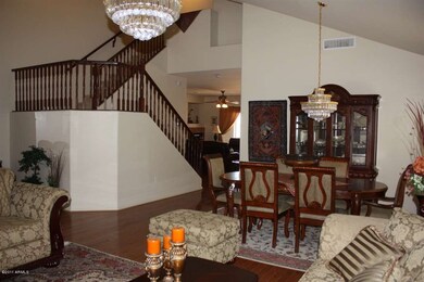 LIVING/STAIRWAY