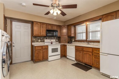 736 Westerfield Rd, Davenport, IA 52806 - photo 4