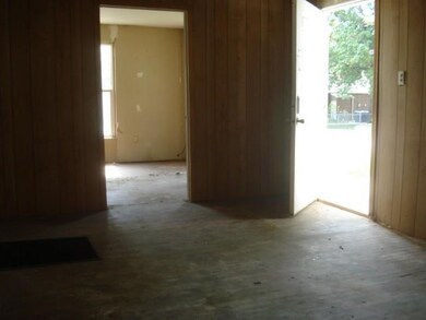 632 SW High Ave, Topeka, KS 66606 - photo 2