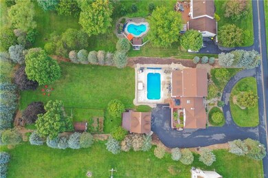 5642 Paradise Rd, Slatington, PA 18080 - photo 7