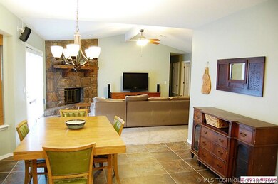 Lg. eating space in kitchen.