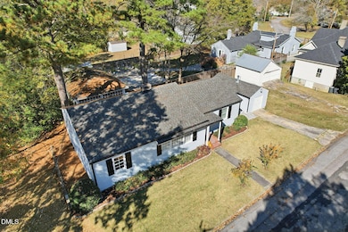 37-web-or-mls-305 N Elm St-174