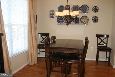 13062 Marcey Creek Rd, Herndon, VA 20171 - photo 6