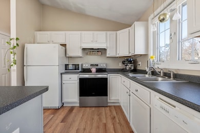 18 Forestview Dr, Fairhaven, MA 02719 - photo 4