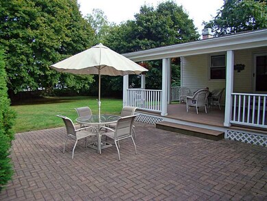 72 Gibbs Ave, Newport, RI 02840 - photo 4