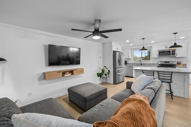 2047 SW Reindeer Ave, Redmond, OR 97756 - photo 6