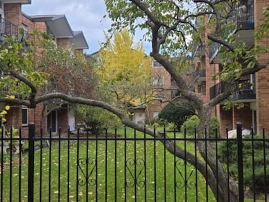 6961 N Oakley Ave unit 206, Chicago, IL 60645 - photo 2