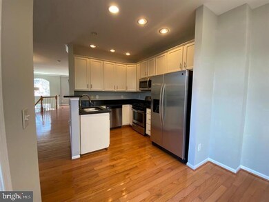 11506 Wild Hawthorn Ct, Reston, VA 20194 - photo 7