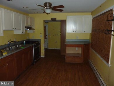 3320 S 7th St, Emmaus, PA 18049 - photo 7