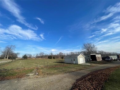 903 S Graham Creek Rd, Covington, IN 47932 - photo 4
