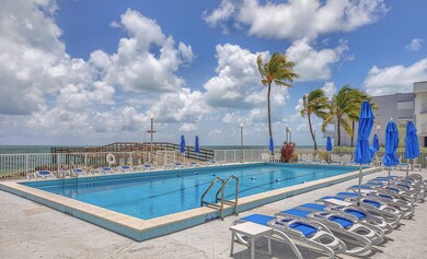 casa clara pool 3