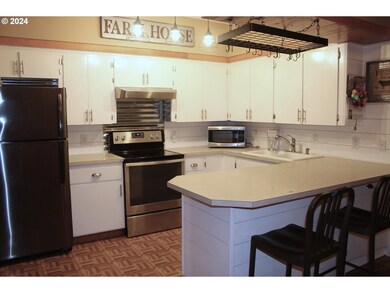 245 SW Monroe St, Sheridan, OR 97378 - photo 4