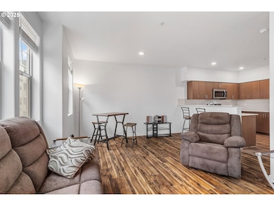 17181 SW Snowdale St unit 204, Beaverton, OR 97007 - photo 3