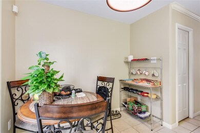 521 E House St unit B, Alvin, TX 77511 - photo 5