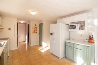 9 Abbey Rd, Raymond, NH 03077 - photo 5