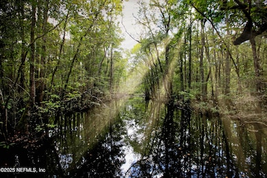 JAX_Trailmark_Pic_Amenities_Trail_1of3