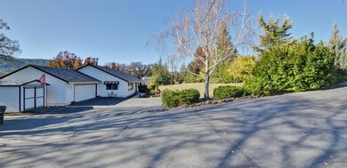 8725 John Day Dr, Gold Hill, OR 97525 - photo 2