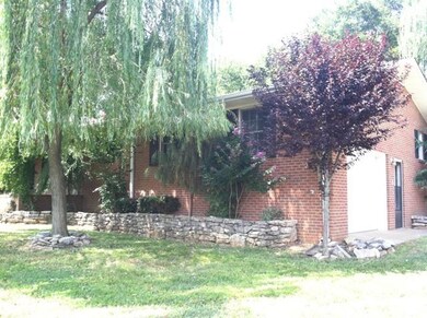 297 Dixon Rd, Shelbyville, TN 37160 - photo 2