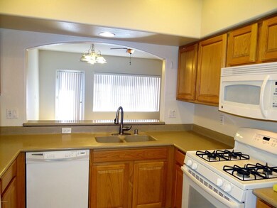 Gourmet kit/all appliances and pantry