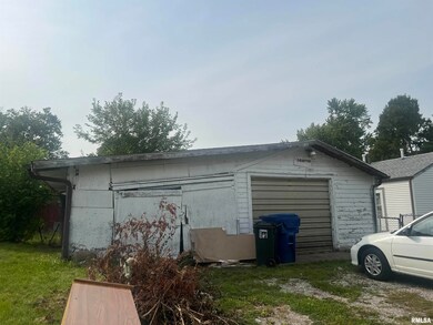 7425 N Oak St, Davenport, IA 52806 - photo 5