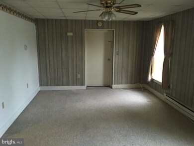 115 N Broad St unit 2ND FLOOR/ FRONT, Waynesboro, PA 17268 - photo 4