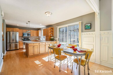 6130 King's Way - Kitchen