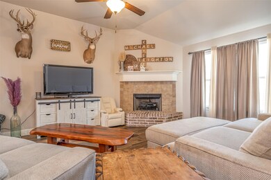 1912 Town Creek Cir, Weatherford, TX 76086 - photo 5