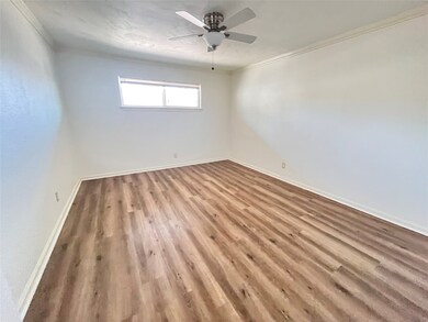 911 Byrne St unit 5, Houston, TX 77009 - photo 4