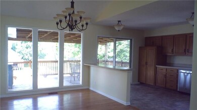 Breakfast room connected to the kitchen,hard wood 