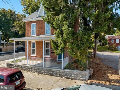 164 Hamilton Ave, Waynesboro, PA 17268 - photo 2