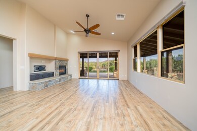 004_Living Room