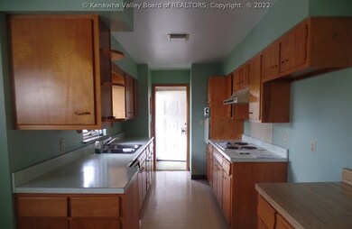 2718 Edwards Cir, Dunbar, WV 25064 - photo 3