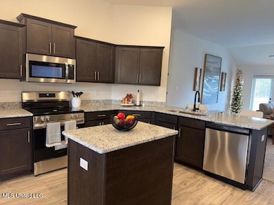 109 Red Bird Cove, Senatobia, MS 38668 - photo 4