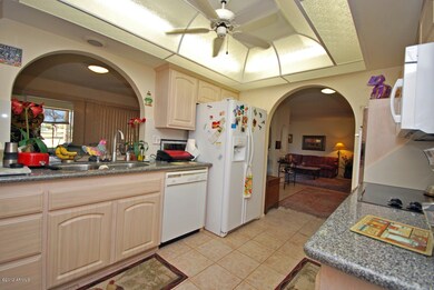 10114 W Highwood Ln unit 42, Sun City, AZ 85373 - photo 4