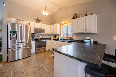 224 Maverick Dr, Mankato, MN 56001 - photo 2