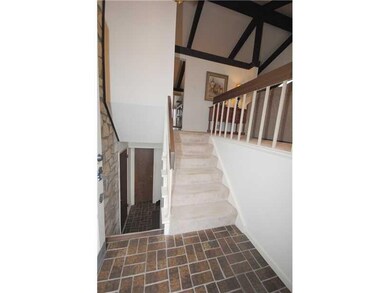 Entry/Foyer.