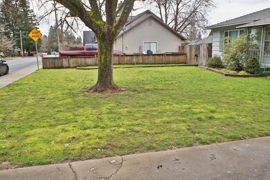 1576 NW Hawthorne Ave, Grants Pass, OR 97526 - photo 3